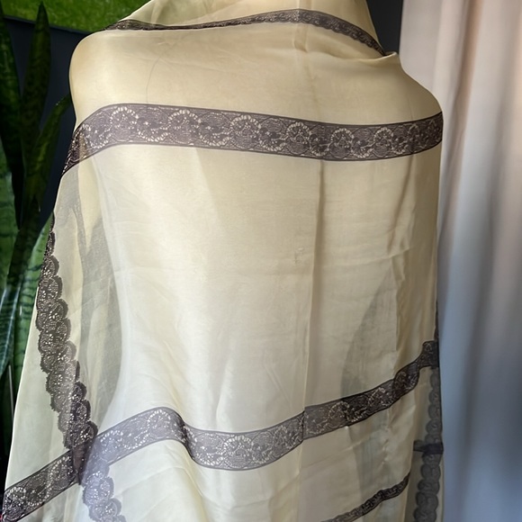 VALENTINO 100%SETA/SILK SCARF Made In Italy 🧣 - Picture 5 of 11